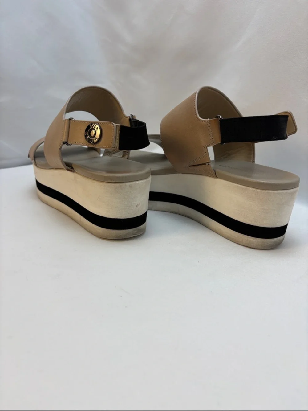 Via Spiga Women’s Sz7M Beige and Black Platform‎ Sandals #306